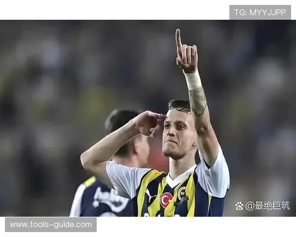 穆里尼奥球队风格以防守稳固与高效反击为核心，战术纪律严明