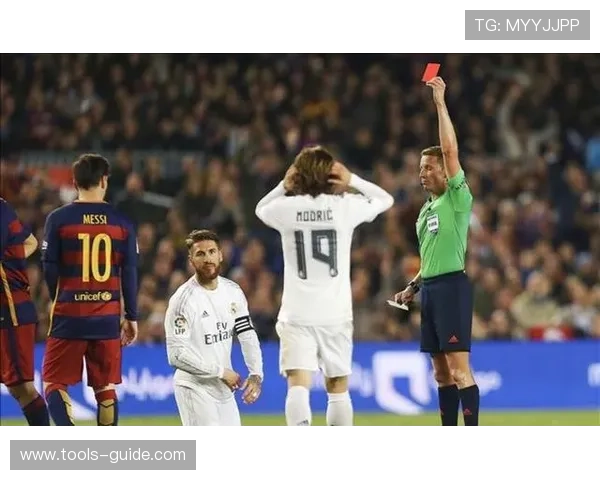 巴黎防线稳定性仍有隐患，赛季关键战能力需持续检验