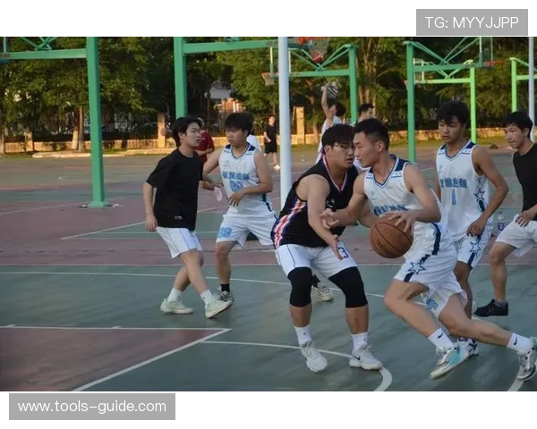 二次起跳规则是什么？篮球比赛中如何正确应用？